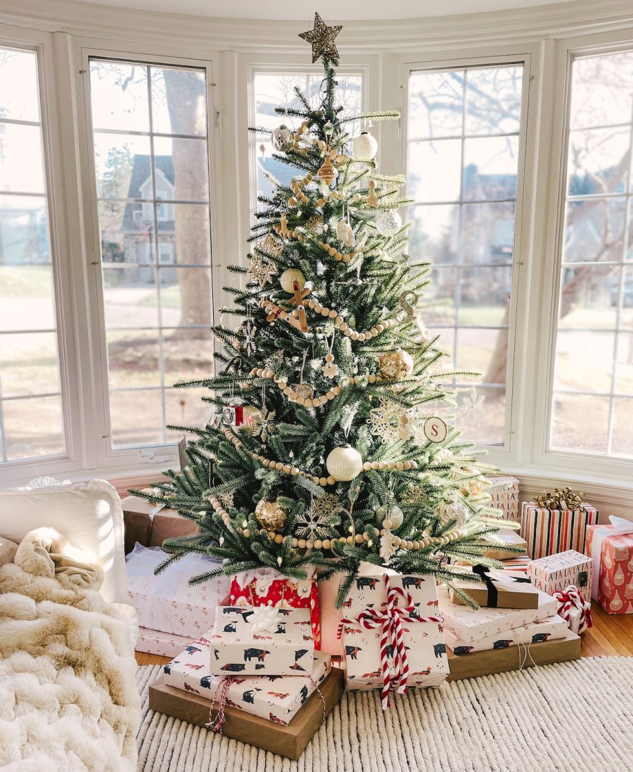 christmas tree with gifts