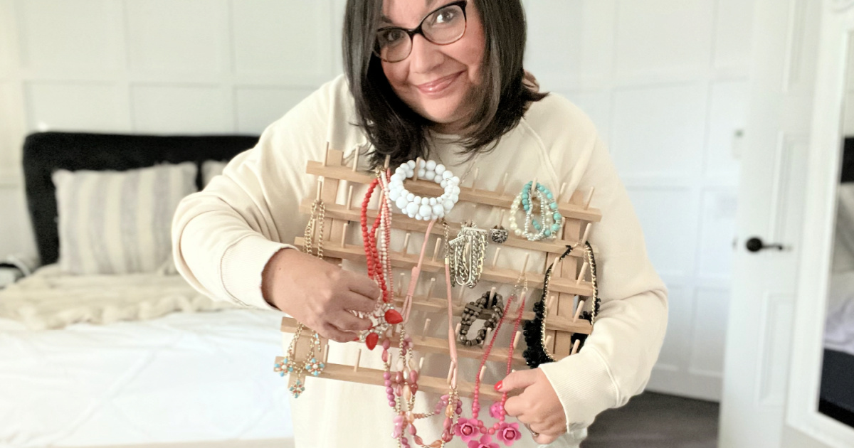 using a sewing thread rack to organize jewelry