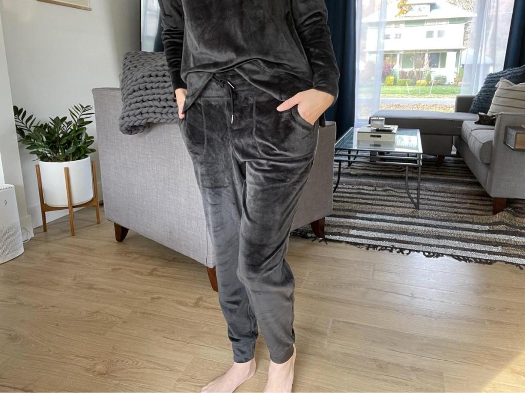 woman wearing 32 degrees soft velour jogger pants in black