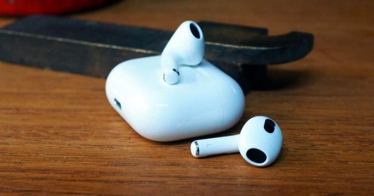3rd generation apple airpods with case