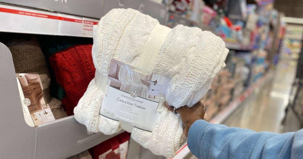 ALDI Cable Knit Throw in White