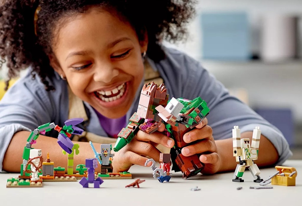 LEGO Minecraft The Jungle Abomination Building Kit