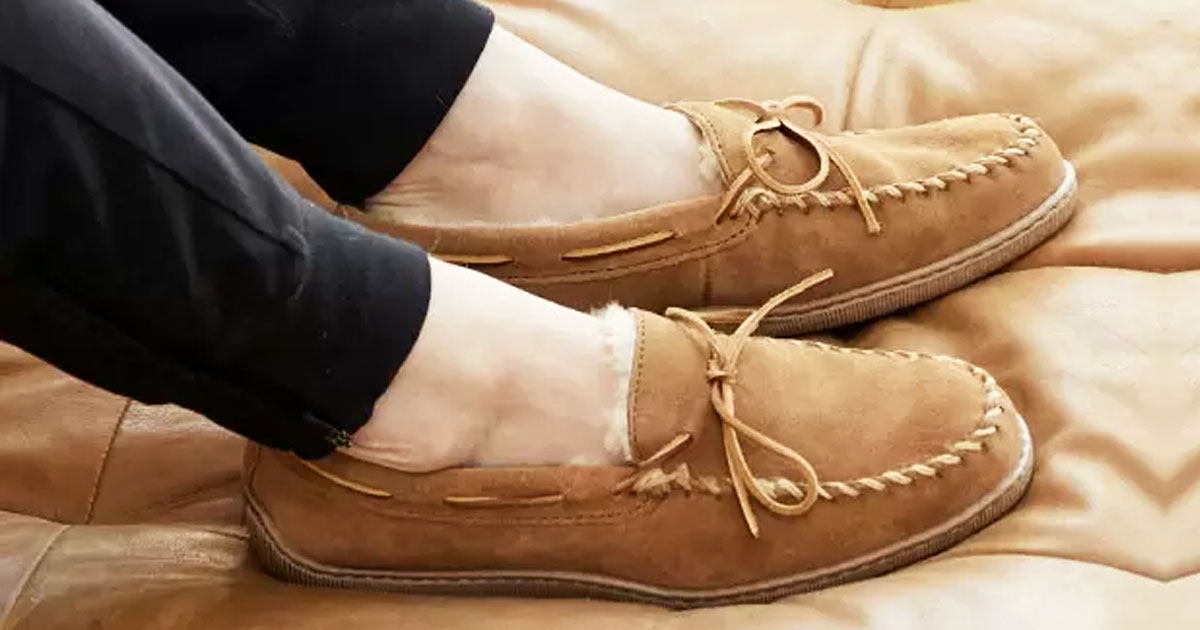 minnetonka mens moccasin slippers