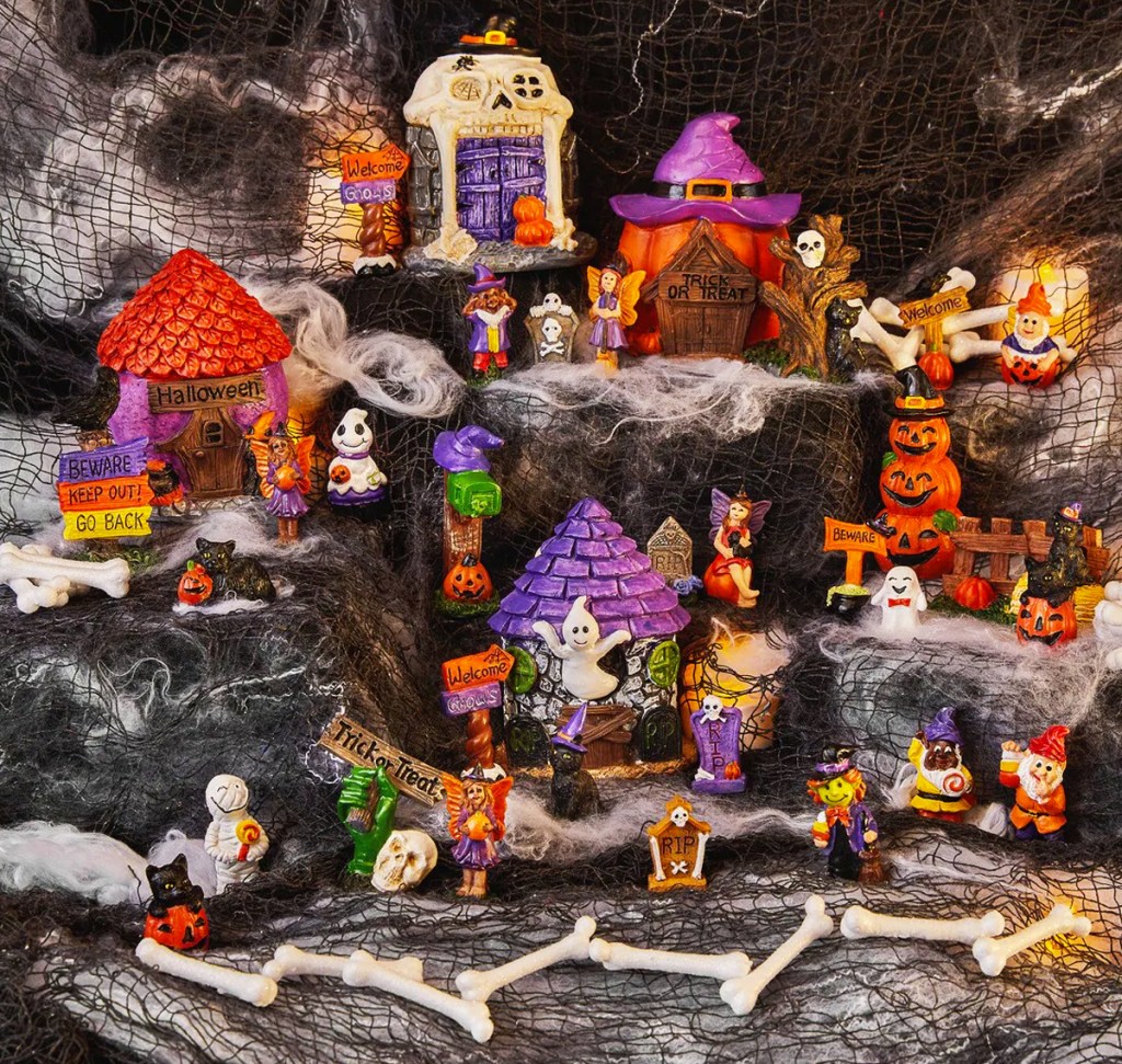 halloween themed fairy garden set