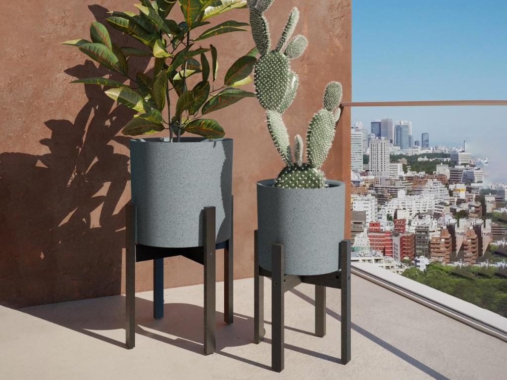 vita vaxa planters 2 pack outside with plants