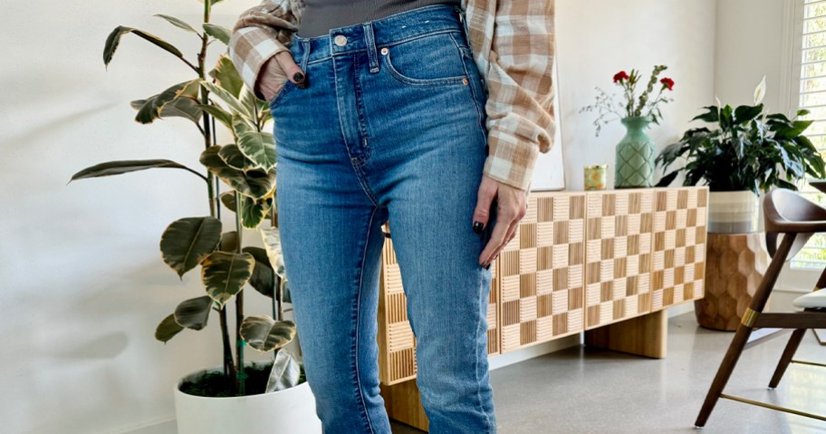 woman wearing gap jeans 
