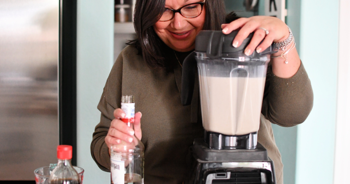 putting coquito in the blender for recipe