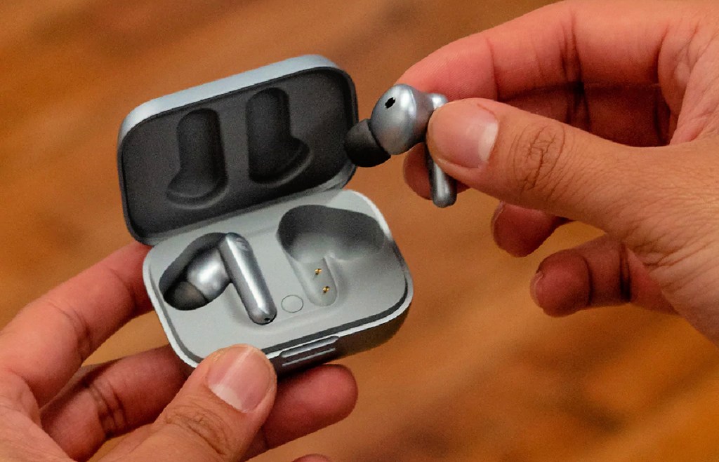 raycon the work earbuds