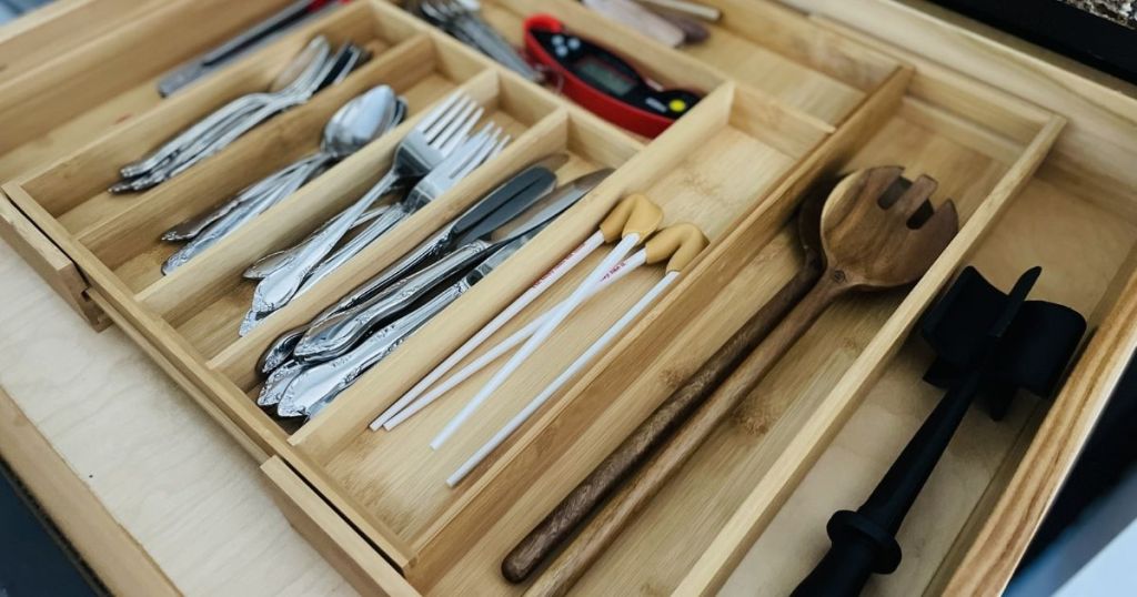 Expandable Drawer Organizer and flatware