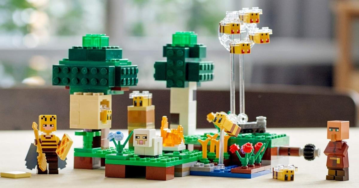 LEGO Minecraft The Bee Farm 238-Piece Set