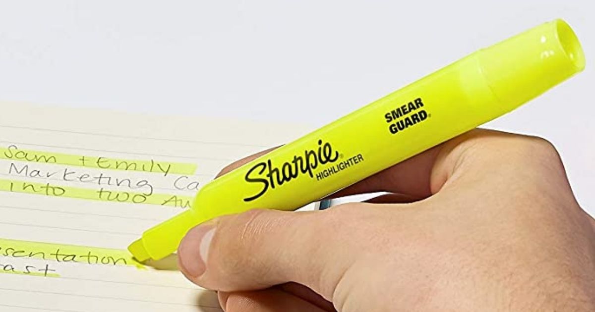 hand holding a Sharpie Highlighter