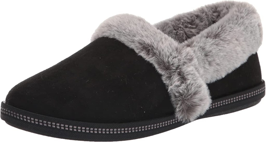 Black slipper with a grey faux fur lining