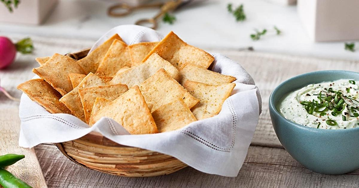 stacy's garlic and herb flavored pita chips in bowl