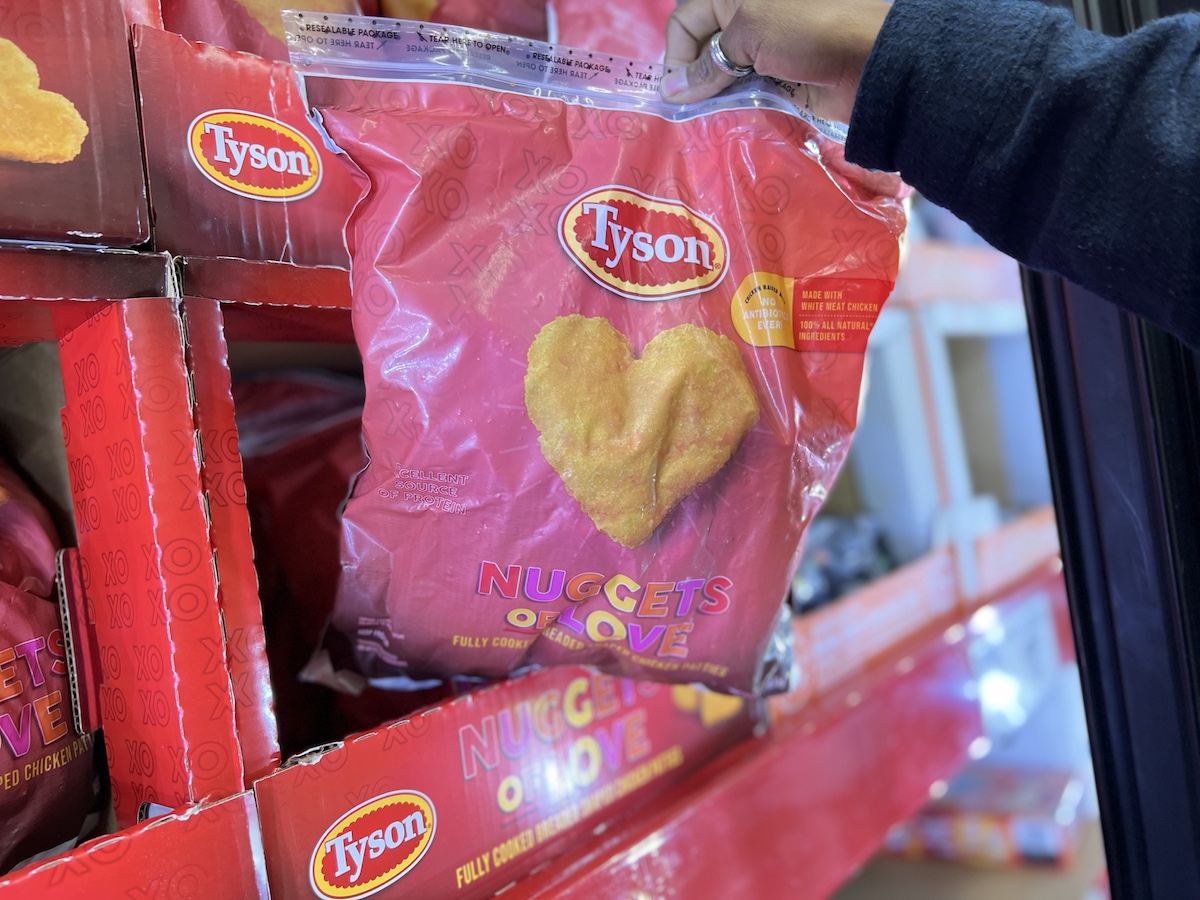 Tyson-Nuggets-of-Love-Bag تعود قطع دجاج تايسون على شكل قلب إلى متجر Walmart (فكرة ممتعة لعيد الحب للأطفال)