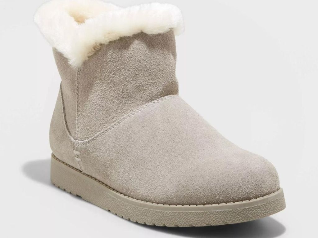 gray boots with white fur lining