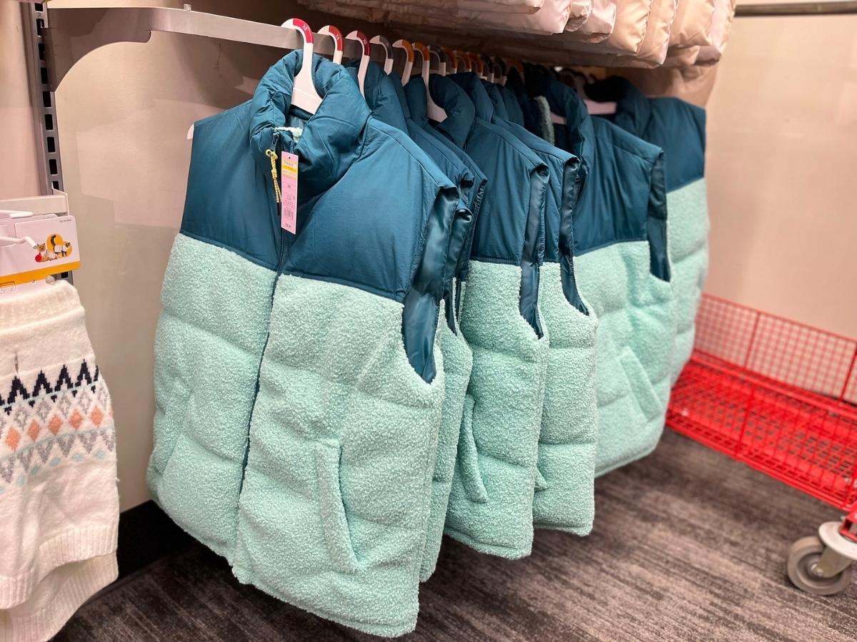 Wild Fable Women's Puffer Vests 