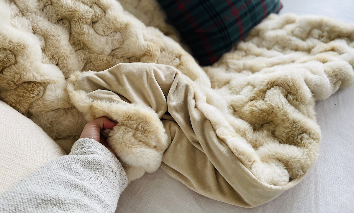 9 Anthropologie Blanket Lookalikes & Best Throw Blankets for Fall