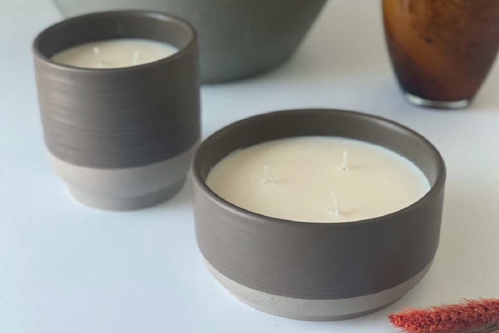 gray two-tone candle
