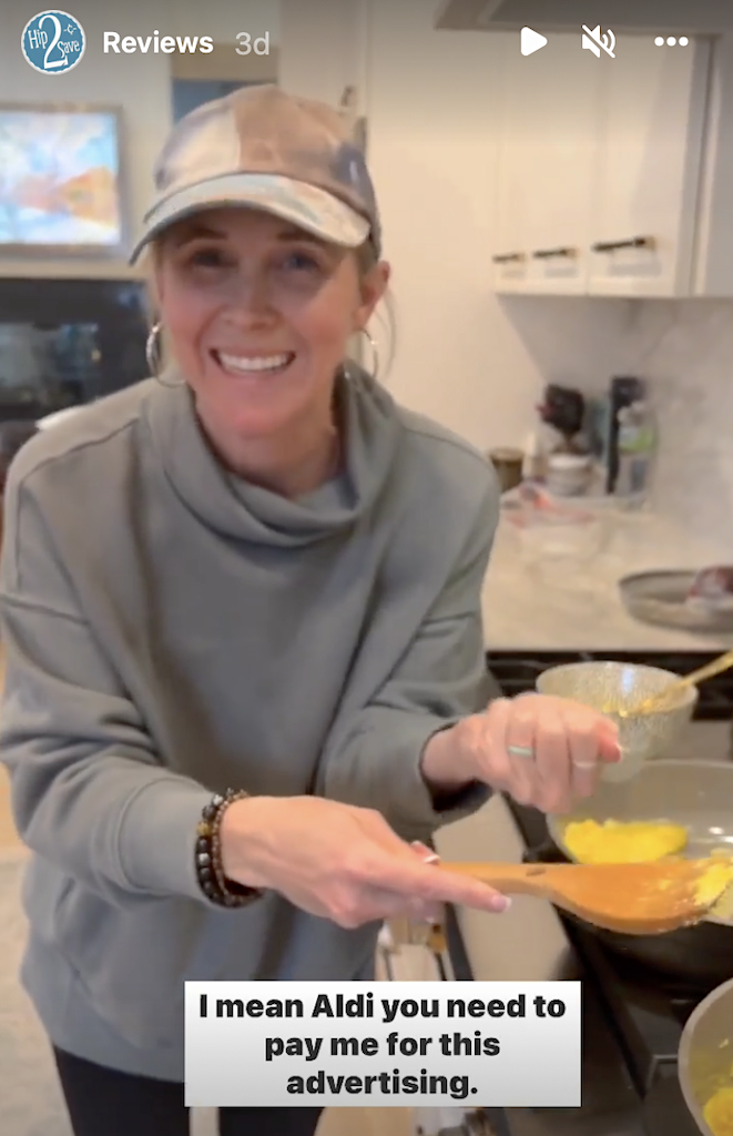 woman comparing the ALDI pan with the Always pan on video 