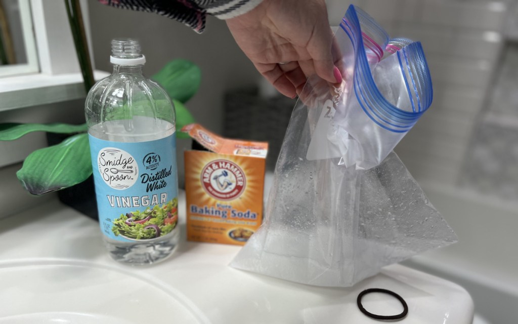 How to Clean a Shower Head with Just 2 Ingredients