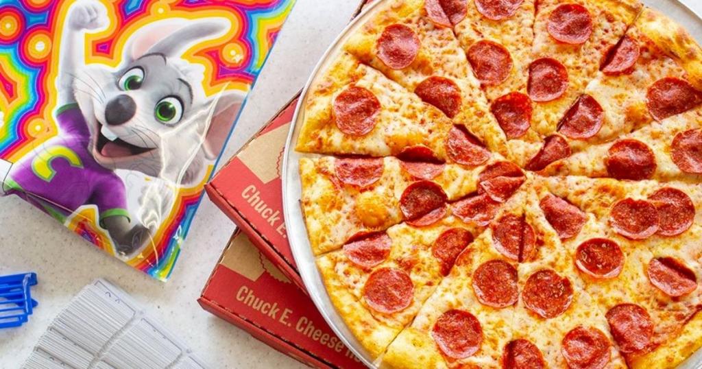 chuck e cheese pepperoni pizza with boxes