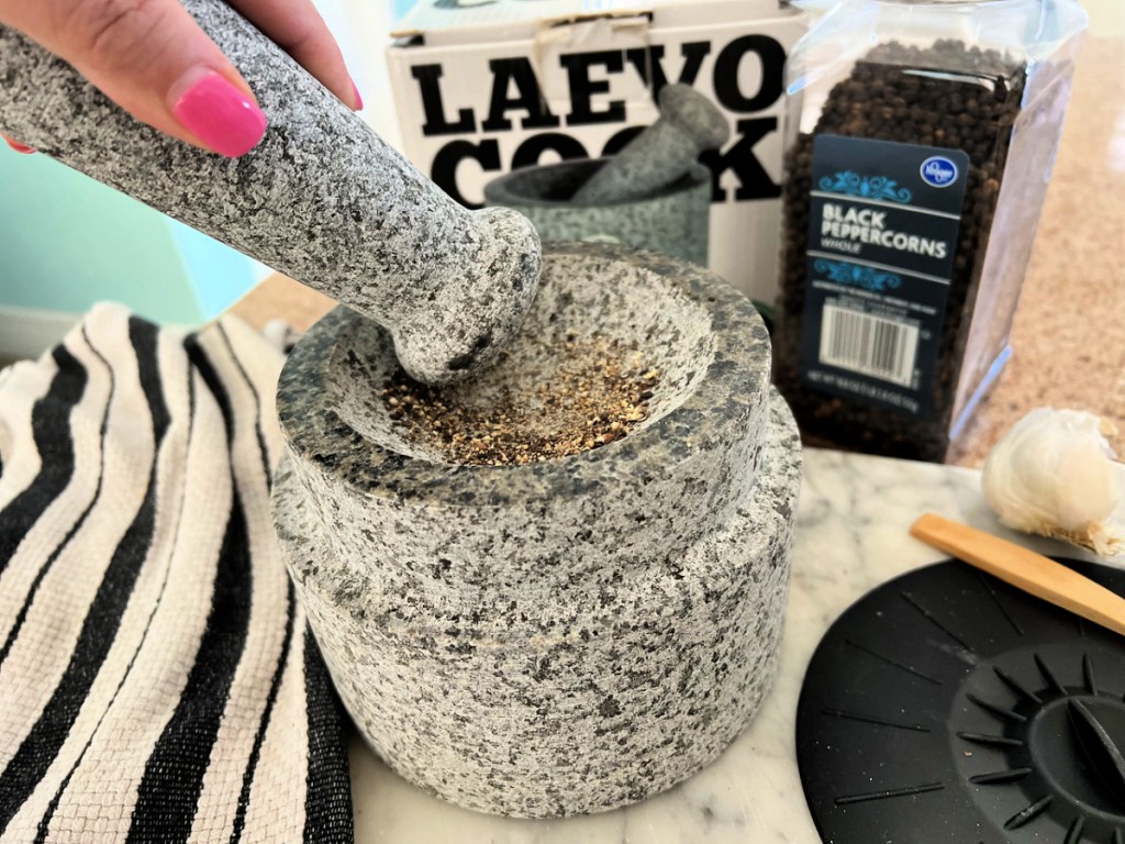Laevo Mortar and Pestle Solid Stone Grinder Set with Lid/Mat and Spoon