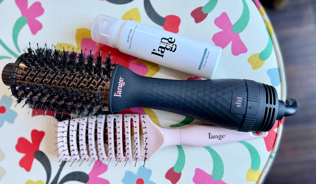 L'ange Le Volume, brush, and glass spray