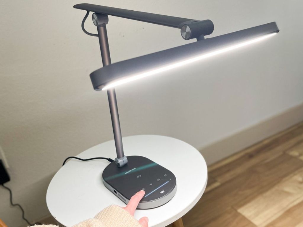 MOMAX Smart LED Desk Lamp w/ Wireless Charging Base