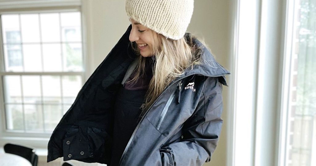 woman wearing black RUPUMPACK Women's Waterproof Insulated Ski Jacket