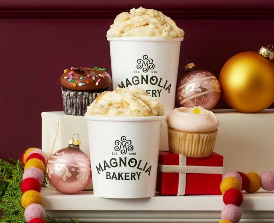 2 cups of banana pudding and two cup cakes