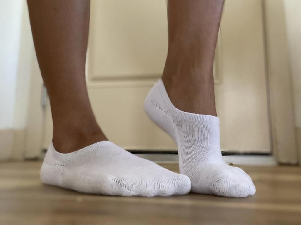 32 degrees women's no show socks in white