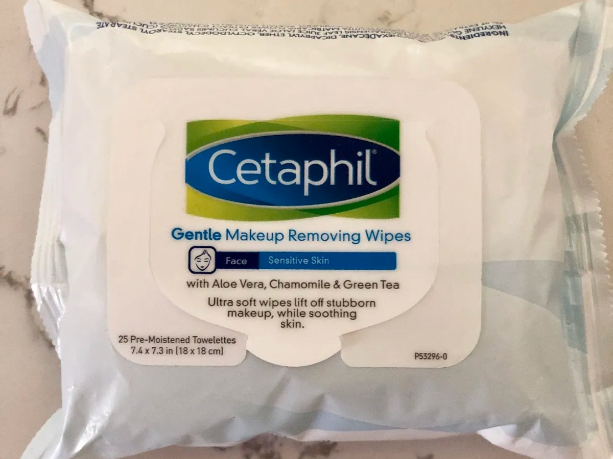 Cetaphil Makeup Wipes 25-Count Only 74¢ After Cash Back at Walgreens (Reg. $9)