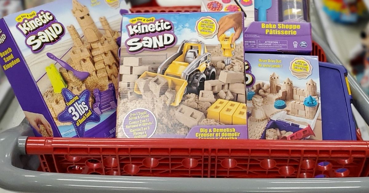 Kinetic Sand, Construction Site Folding Sandbox with Toy Truck and 2lbs of  Play Sand, Sensory Toys for Kids Ages 3 and up