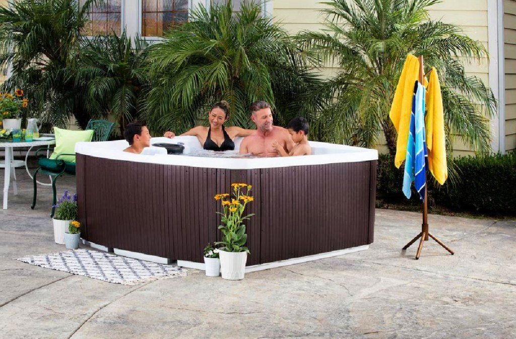 Lifesmart Leganza 6-Person 90-Jet 230-Volt Hot Tub with Lounge Seating