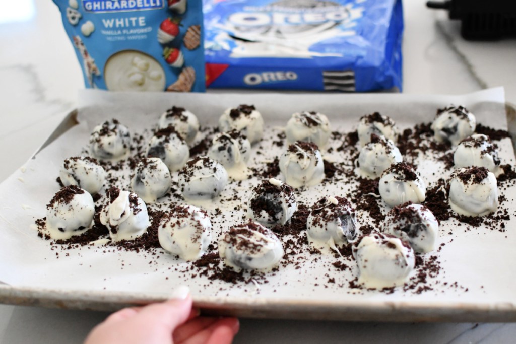 Oreo balls on parchment paper
