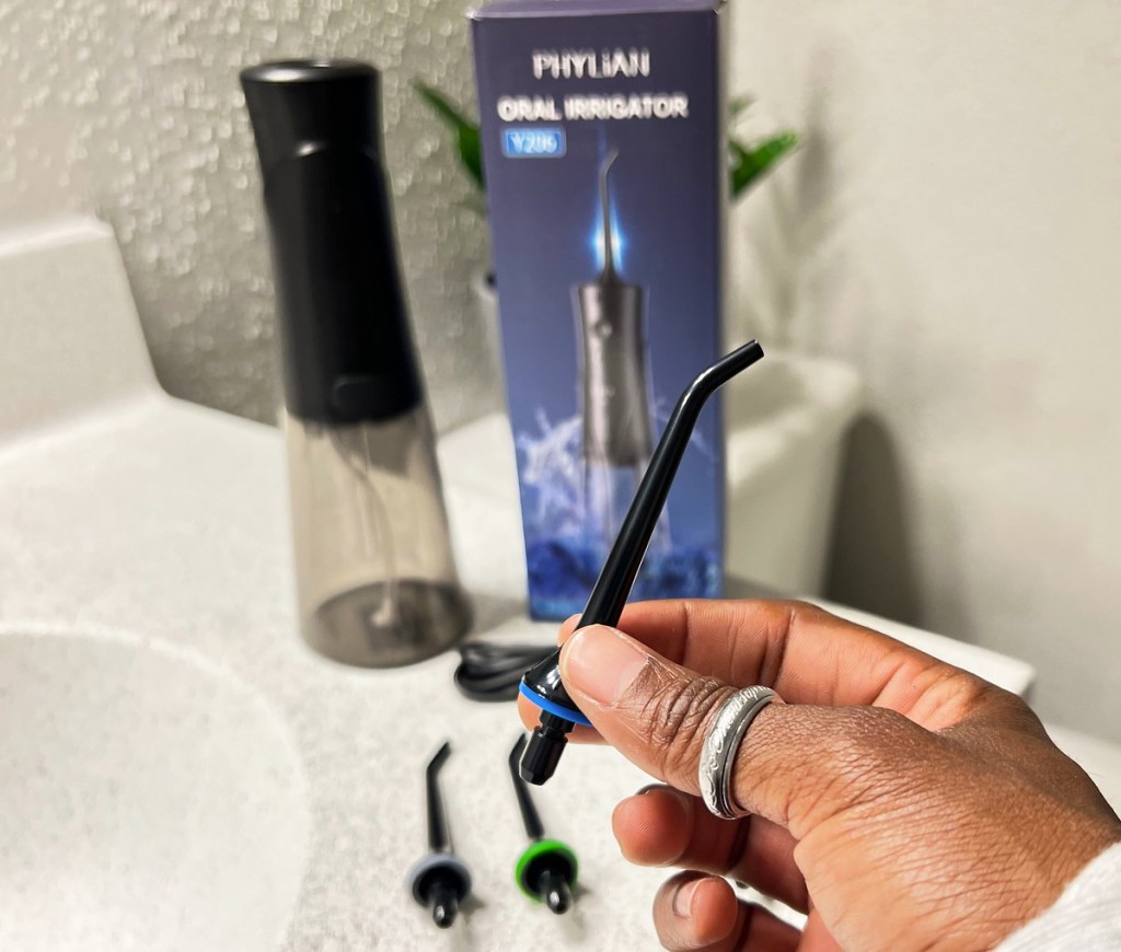 holding cleaning tip to a water flosser