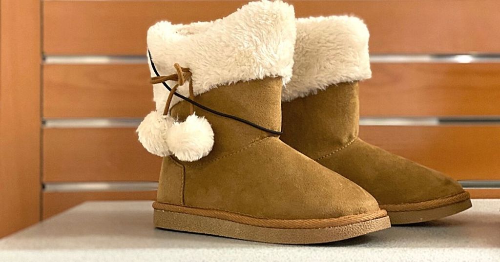 brown boots with fur lining
