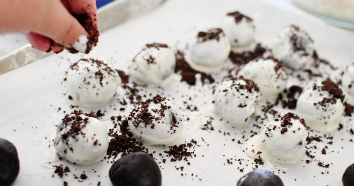 Easy NoBake Oreo Balls Made With Just 3 Ingredients Hip2Save