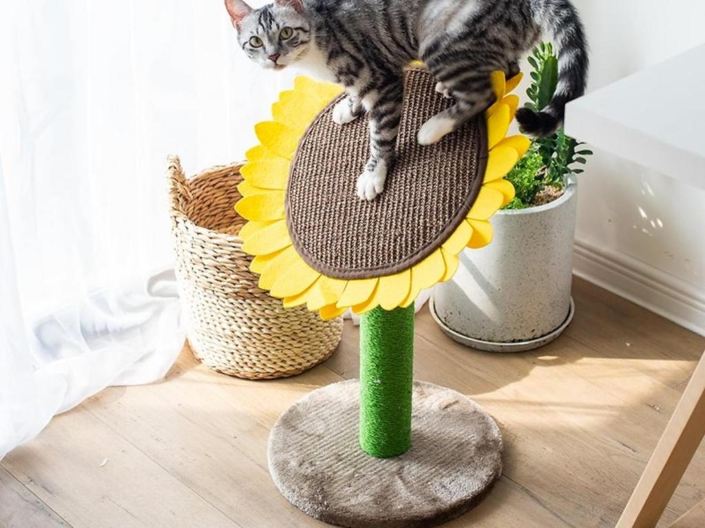 Catry Sunflower 23.2" Sisal Cat Scratching Post w/ Toy
