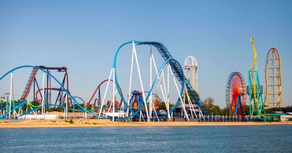cedar point amusement park with rollercoasters