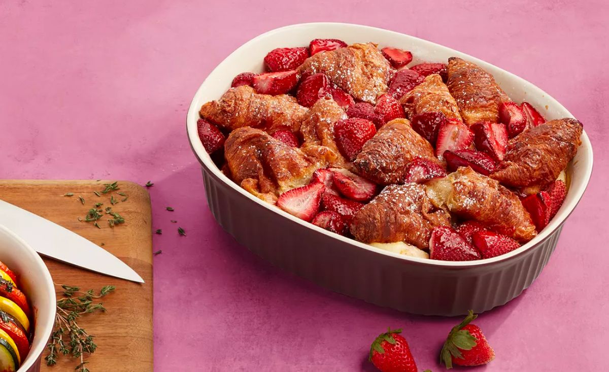 Corningware 2.5qt. Baker in french cabernet with a strawberry cobbler baked in it