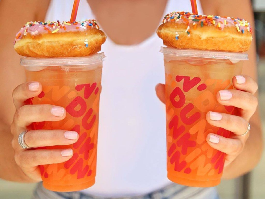 hands holding dunkin refreshers