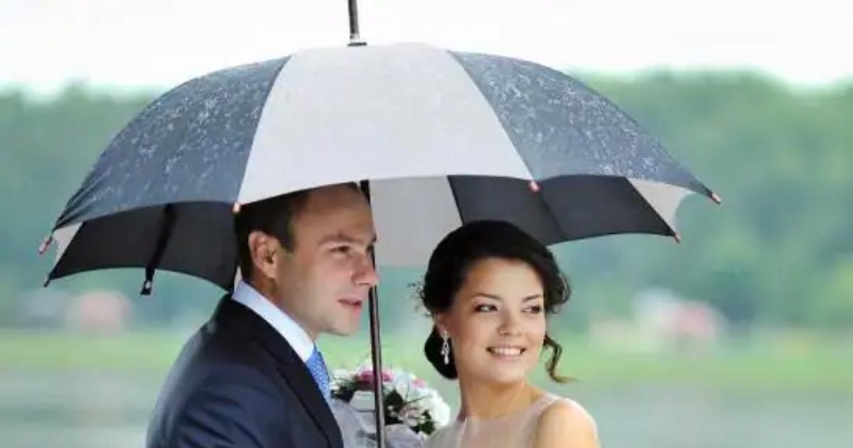 couple under firm grip golf umbrella