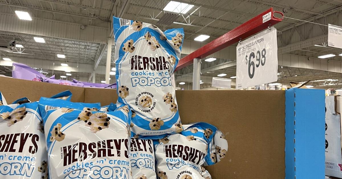 Hershey's Cookies 'N' Creme Drizzled Popcorn 18oz Bags