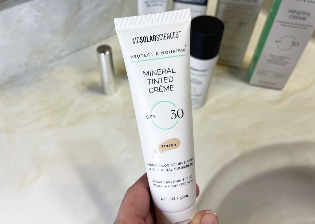 holding tube of MDSolarSciences Mineral Tinted Crème