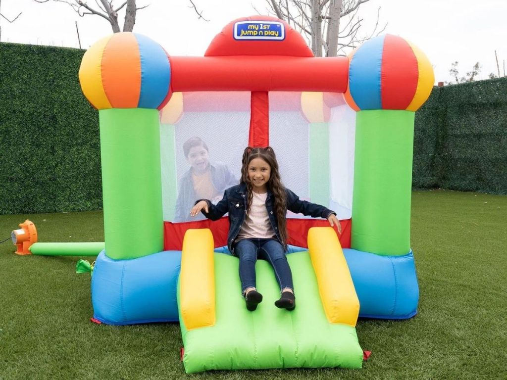kids playing on Inflatable Bounce House with Slide