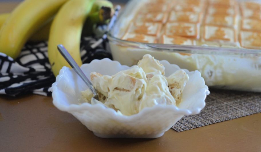 Banana pudding with chessmen cookies