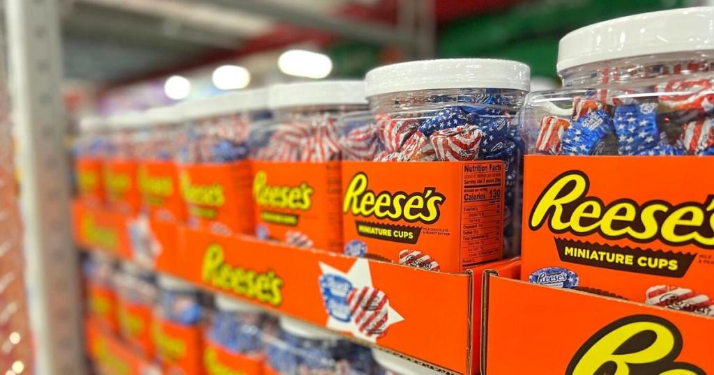 Reese's Red, White, and Blue Miniatures Peanut Butter Cups 38oz Jar