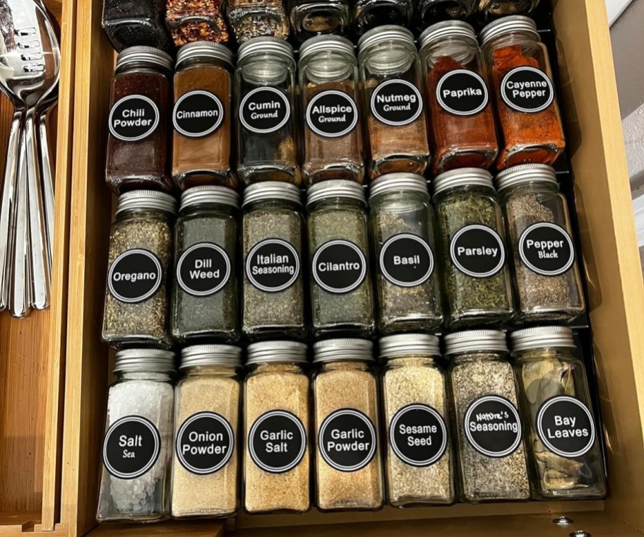 Spice Rack Organizer w/ 28 Spice Jars with labels in drawer