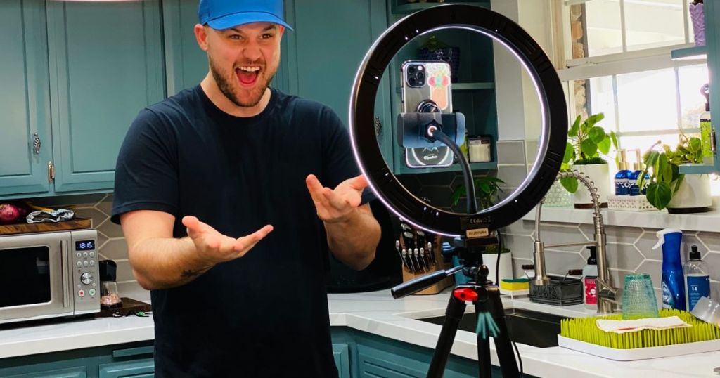 man using the Taotronics Ring Light in his kitchen